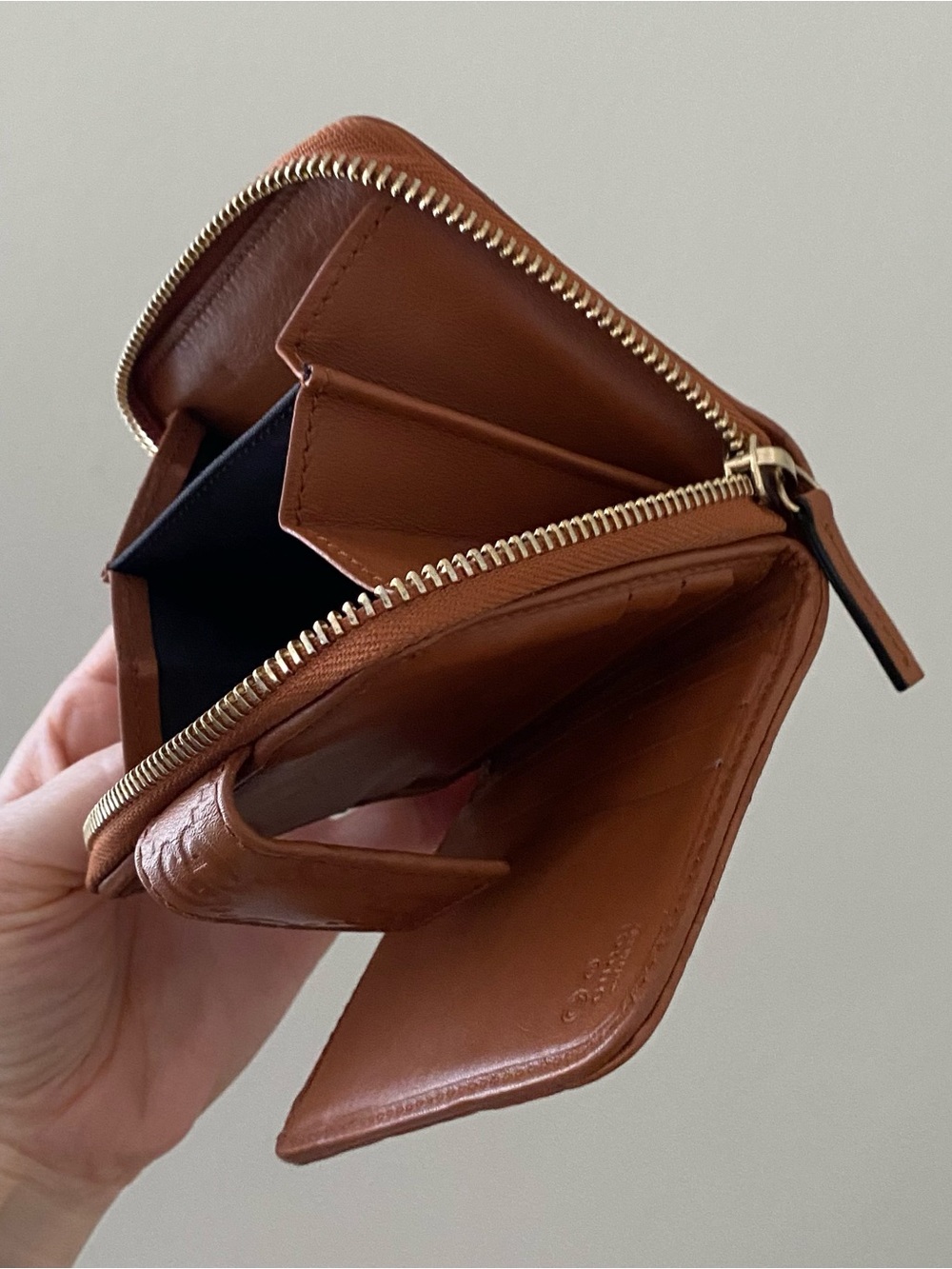 Gucci Guccissima GG monogram Tan Brown Embossed Leather Bi-fold Compact Wallet - Picture 10 of 16